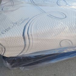 QUEEN MEMORY FOAM MATTRESS SET WHIT BOX SPRING BRAND NEW ✅️