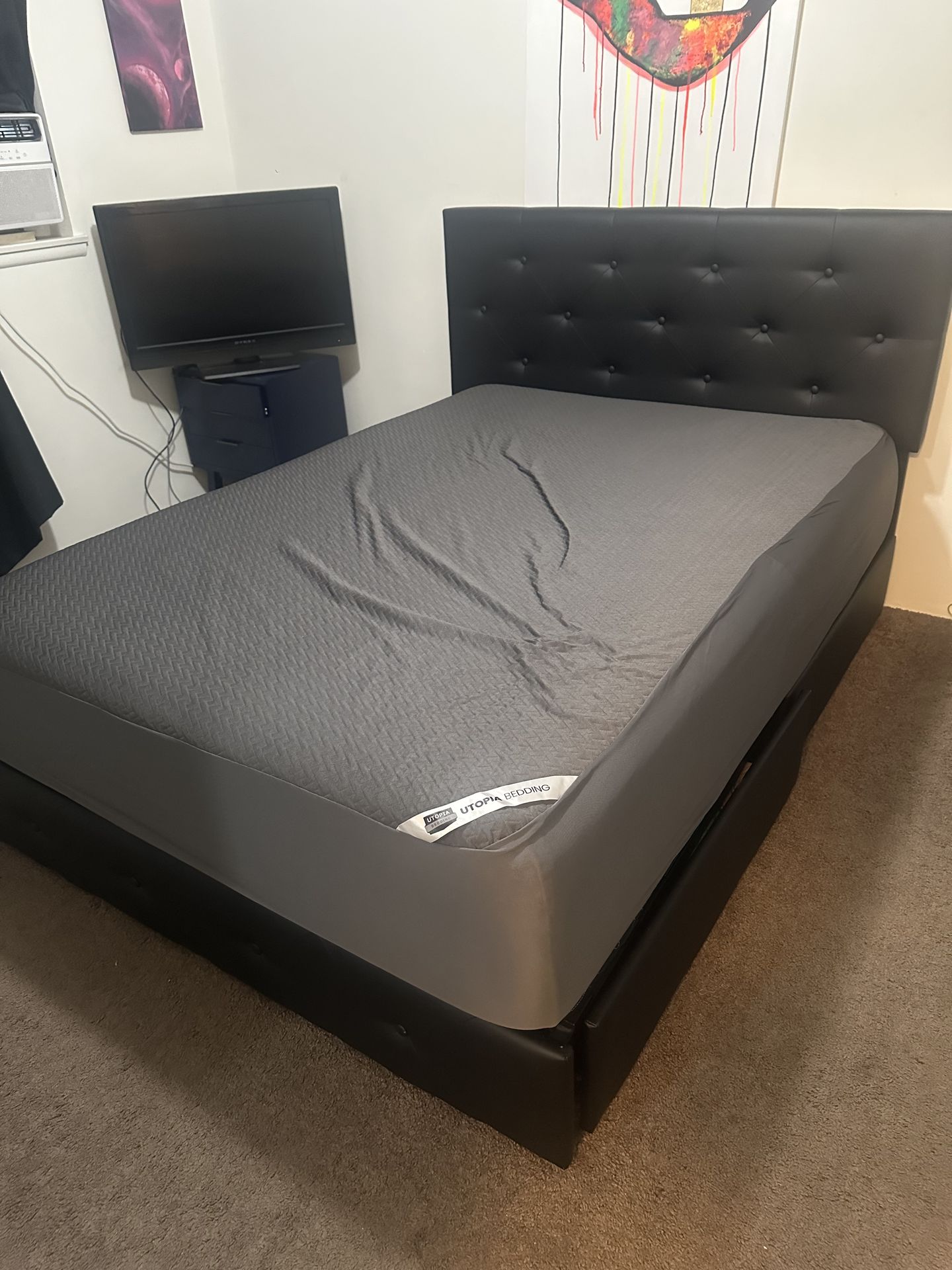 Full size mattress and bed frame with 4 drawers