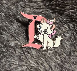 Marie D pin