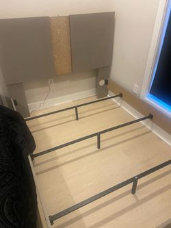 Queen frame lights up