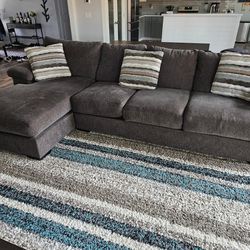 Couch With Chase And Two Love Seats, Pill Is Included