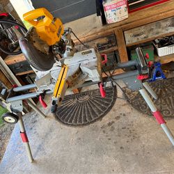 DeWalt 15amp 10-inch double-bevel sliding compound miter saw on Protool folding/rolling stand