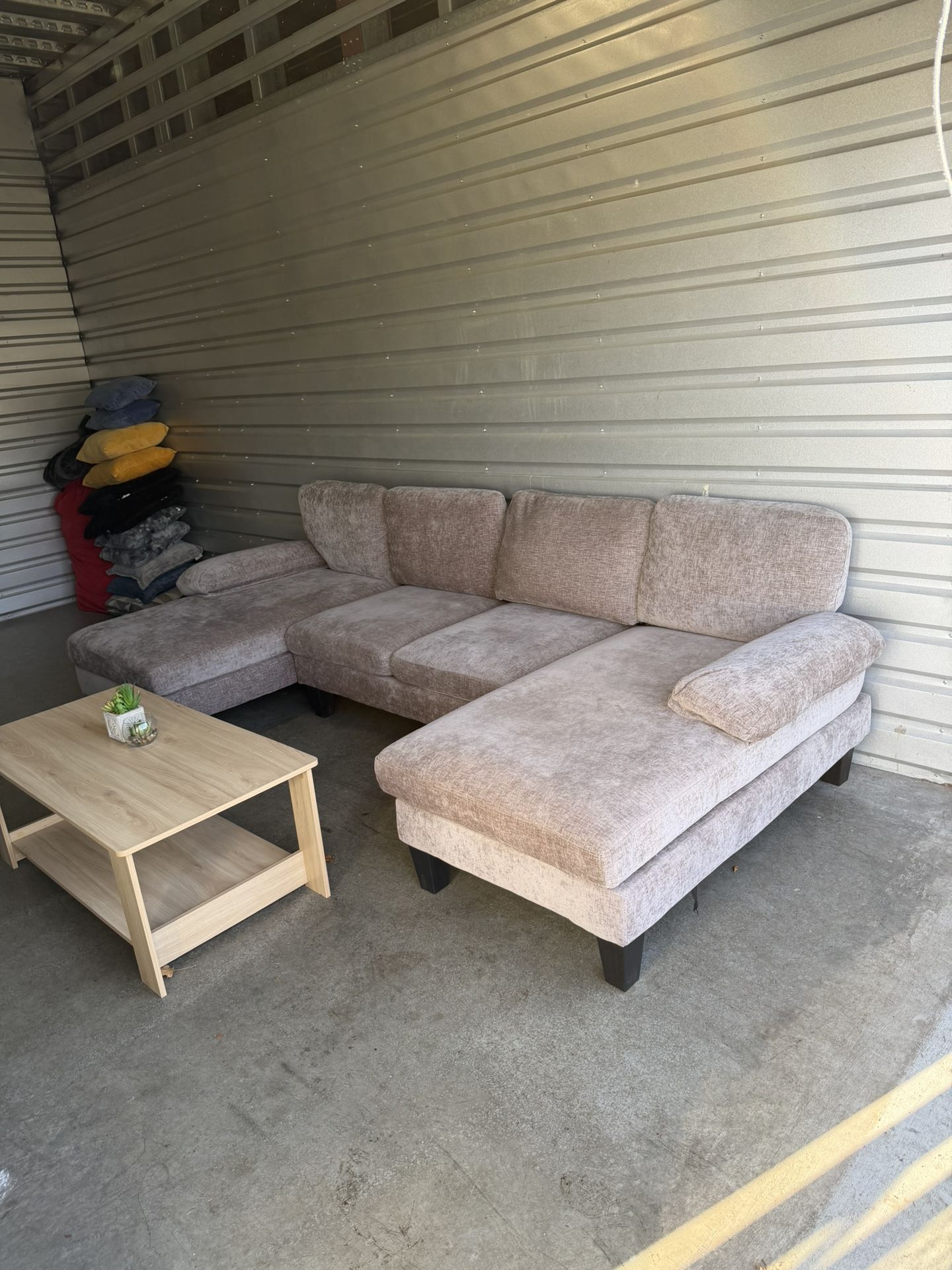 FREE DELIVERY 🚚-U Shaped Sectional Couch