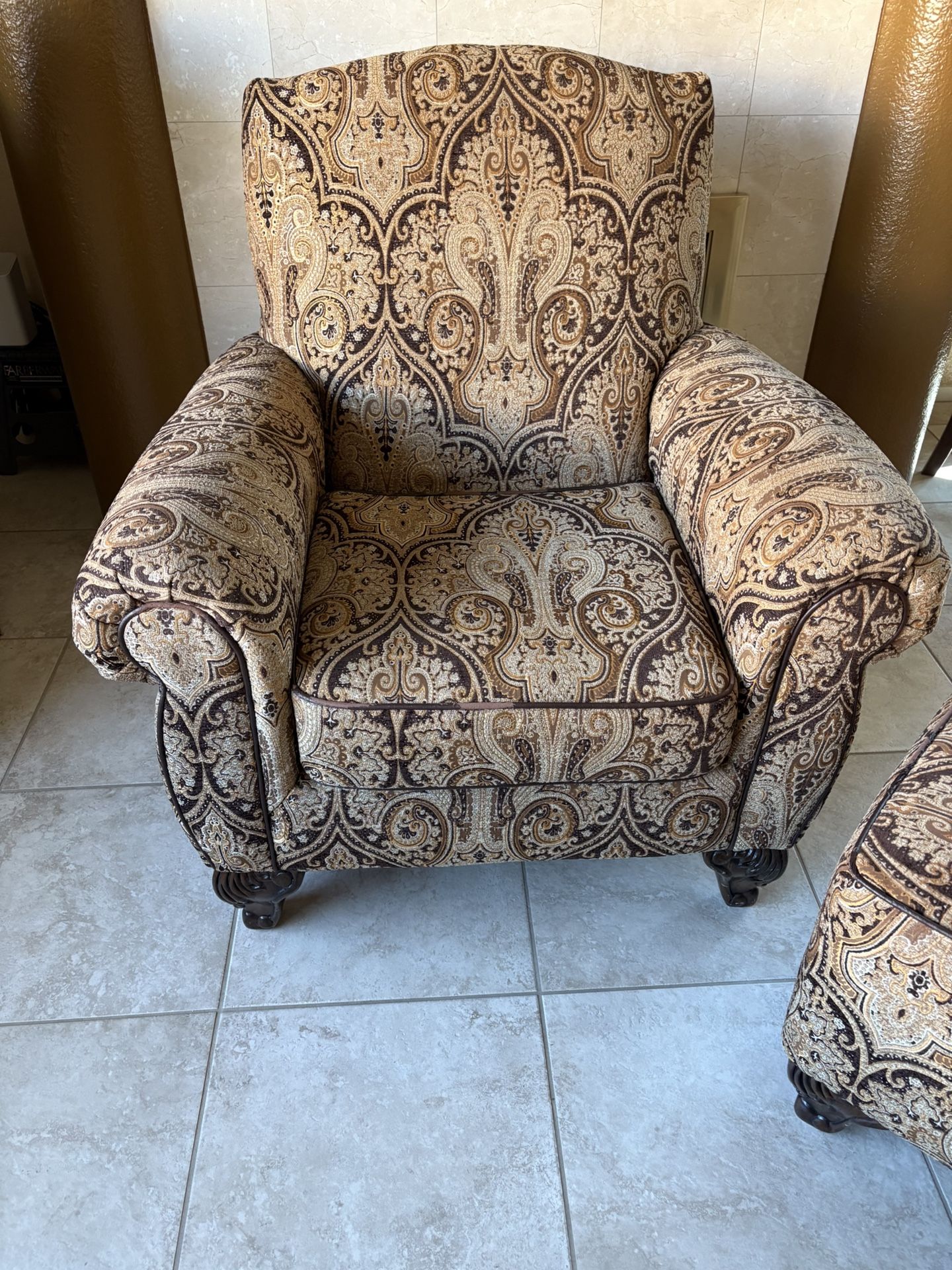 Accent chair With Ottoman