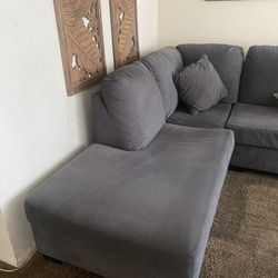 Like New Living Room Sectional Couch