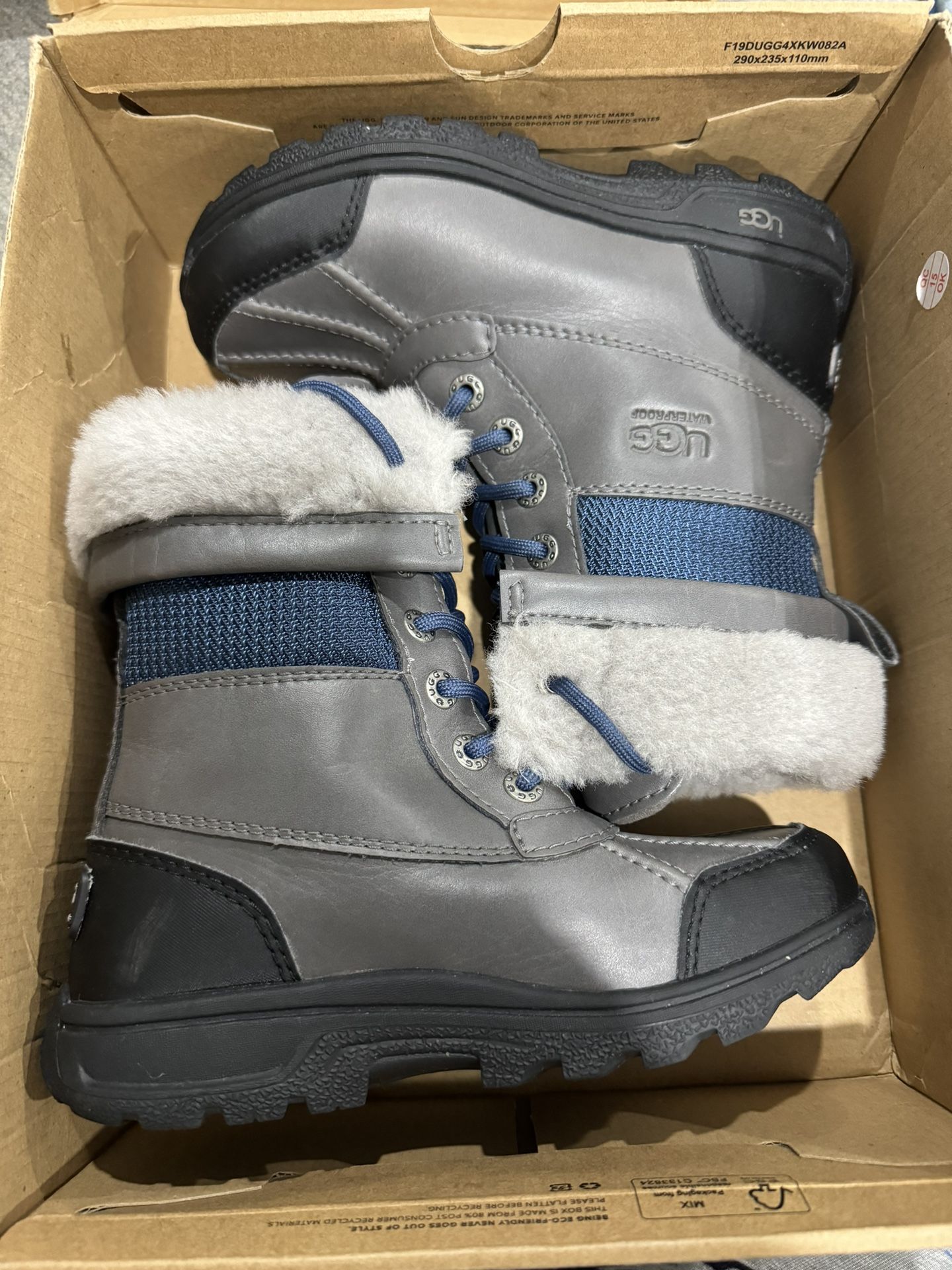 UGG Butte II Matte Kid Boots Charcoal