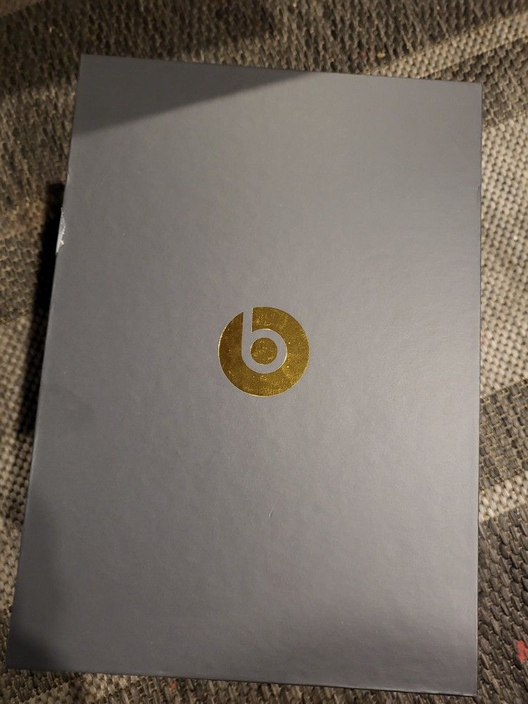 Beats Studio³ Wireless Noise Cancelling Headphones - Shadow Gray
Model:MXJ92LL/A Bestbuy certified. Comes as shown, if not in pictures, it's not incl