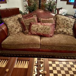 Sofa, 2 Chairs, 2 Ottomans