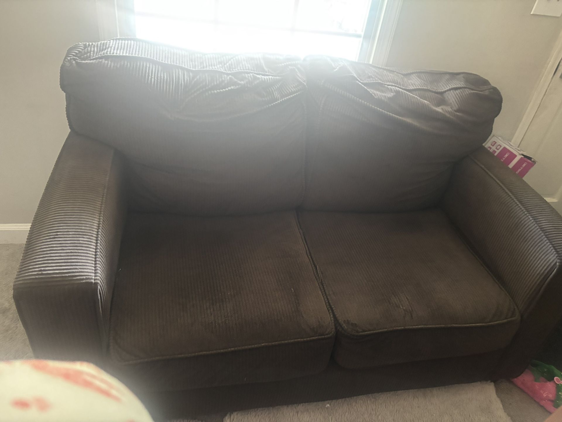 Couch / Loveseat