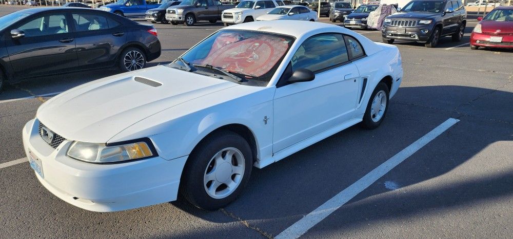 2000 Ford Mustang