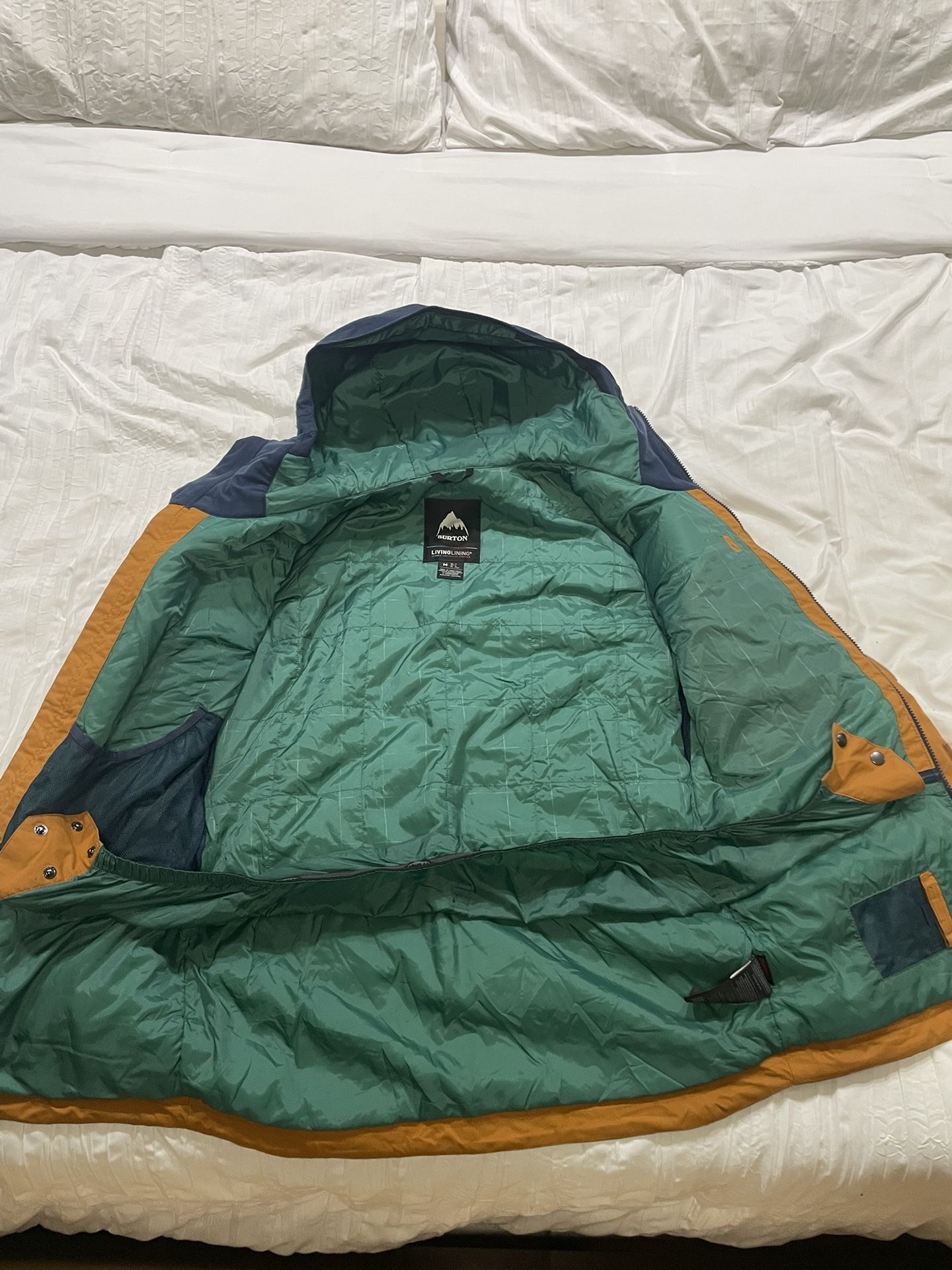 Men's Burton Covert 2L Jacket Medium for Sale in Hialeah, FL OfferUp