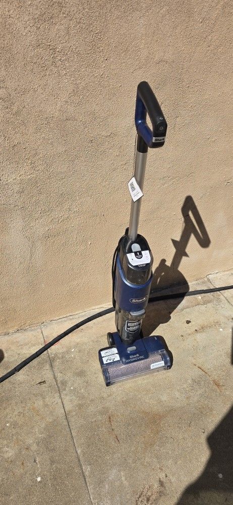 Shark HydroVac Cordless Pro XL 3-in-1 Vacuum, Mop & Self-Cleaning System.