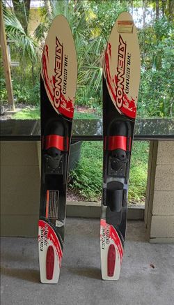 Connelly Water Ski's / Excellent Condition