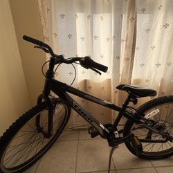 2001 Trek MT200 Kids Black Steel Mountain Bike