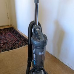 BLACK & DECKER AIRSWIVEL UPRIGHT VACUUM-GOOD CONDITION