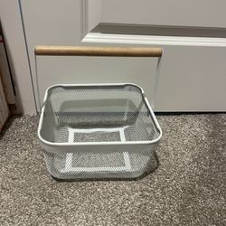 White basket 