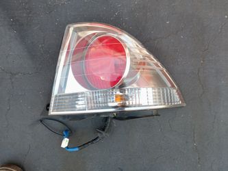 2003-2005 Lexus ls300 tail light with all the accessories and lights bulbs OEM.