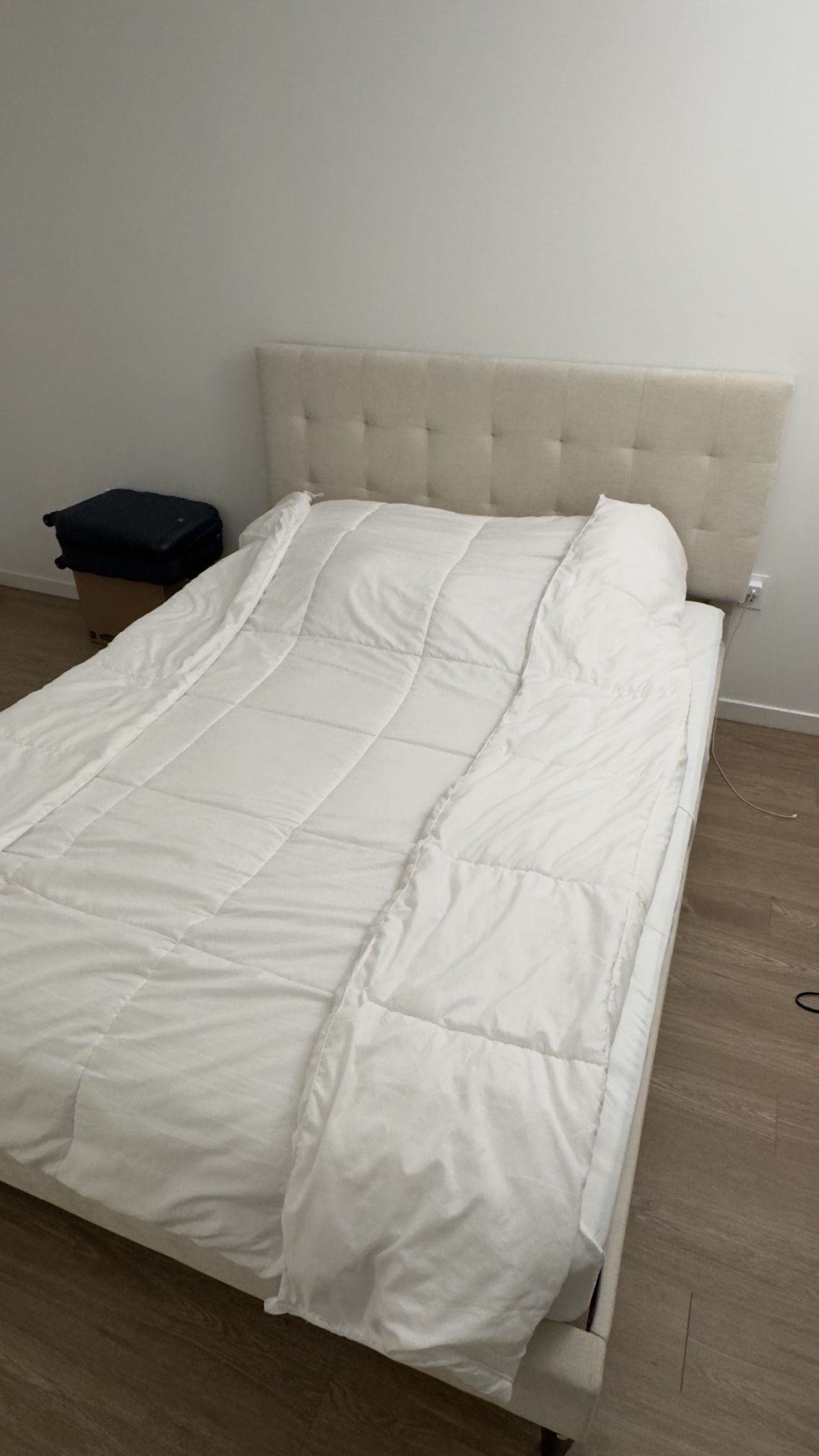Zinus Misty Upholstered Platform Bed – Button‑Tufted, No Box Spring Needed, Queen (Taupe)