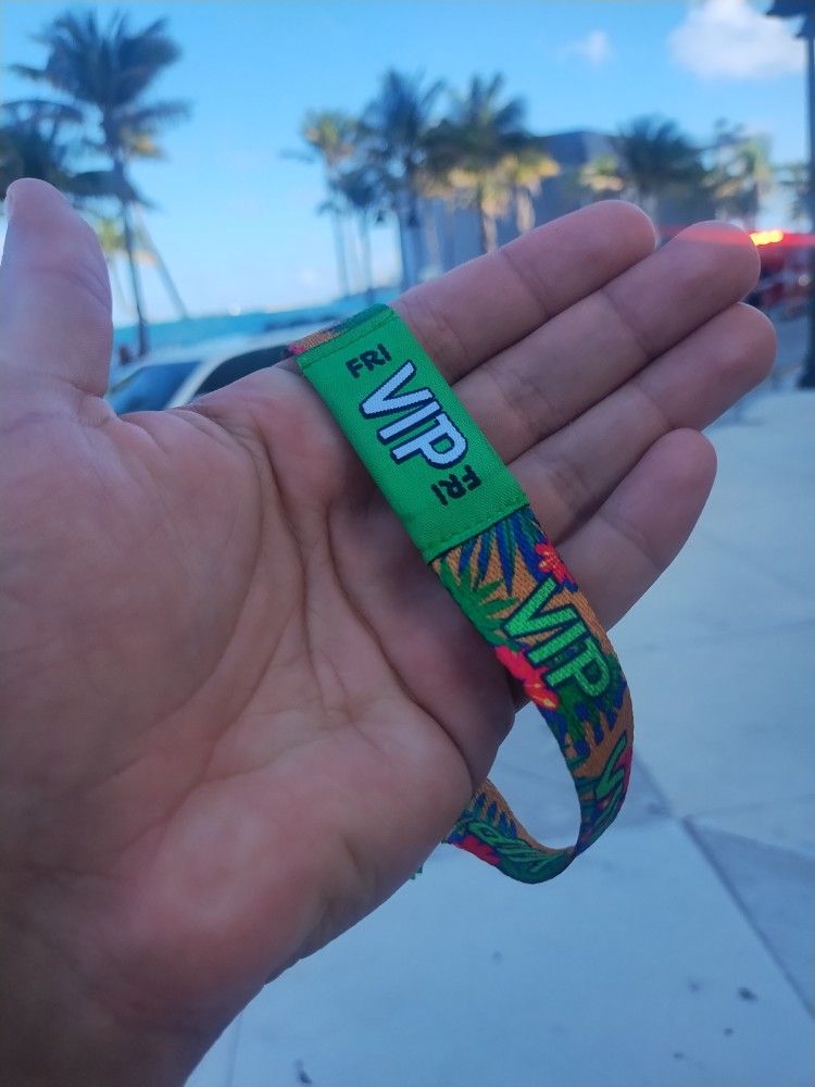 FRIDAY VIP TORTUGA WRISTBAND