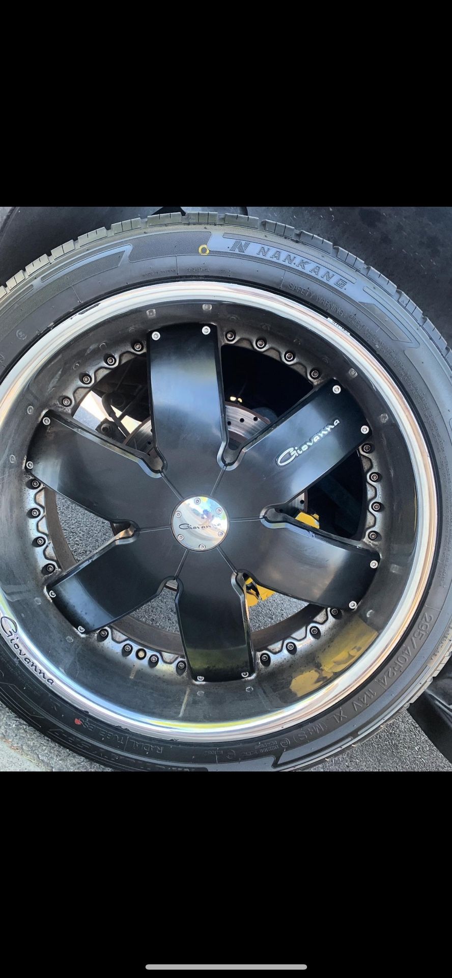 24” Giovanna Wheels W/Tires