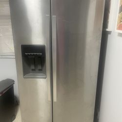 Refrigerator With Ice maker 