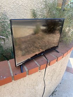 ONN Roku TV Flat Screen smart Television no remote