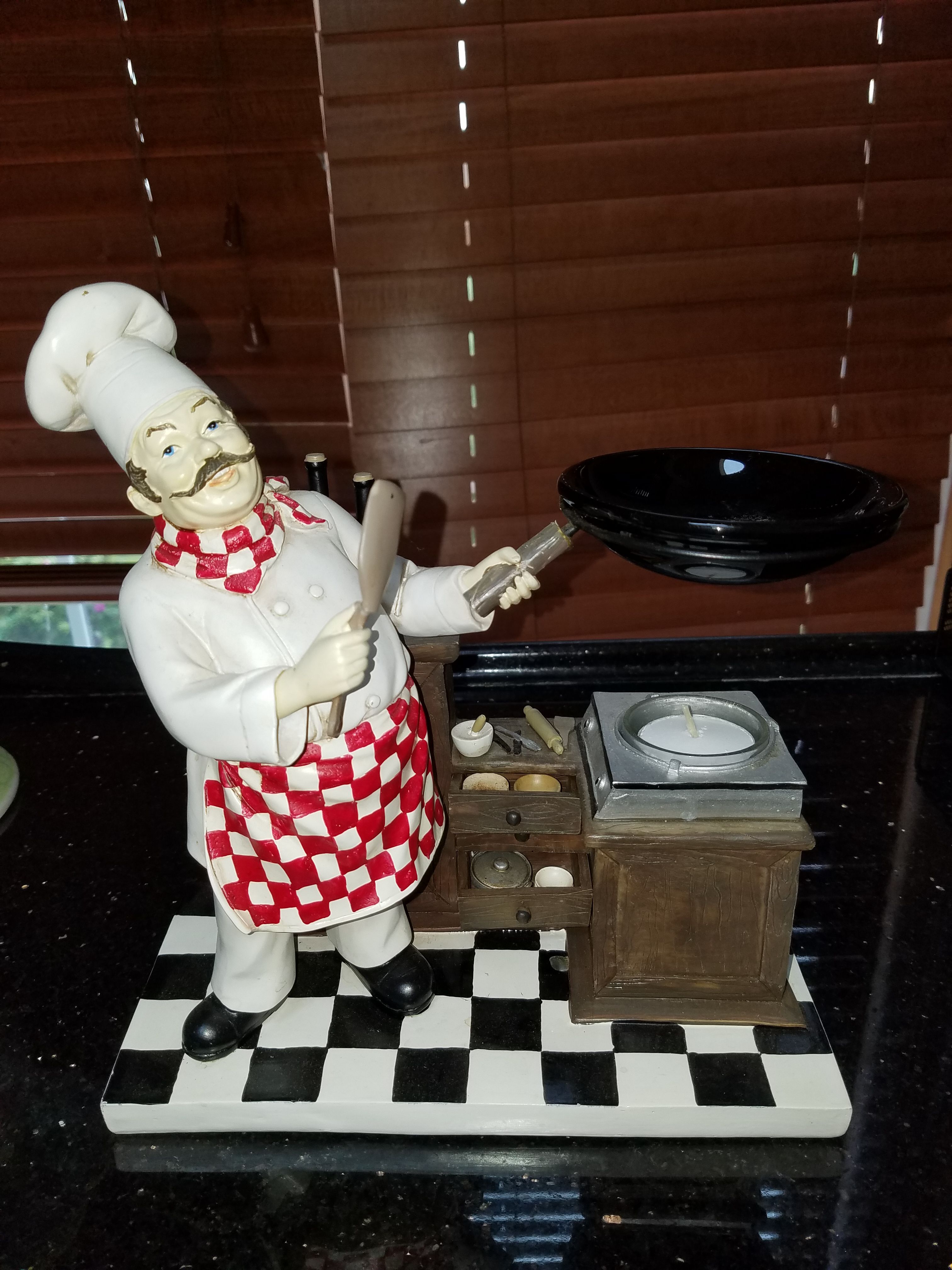 YANKEE CANDLE COMPANY CHEF TEALIGHT STATUE
