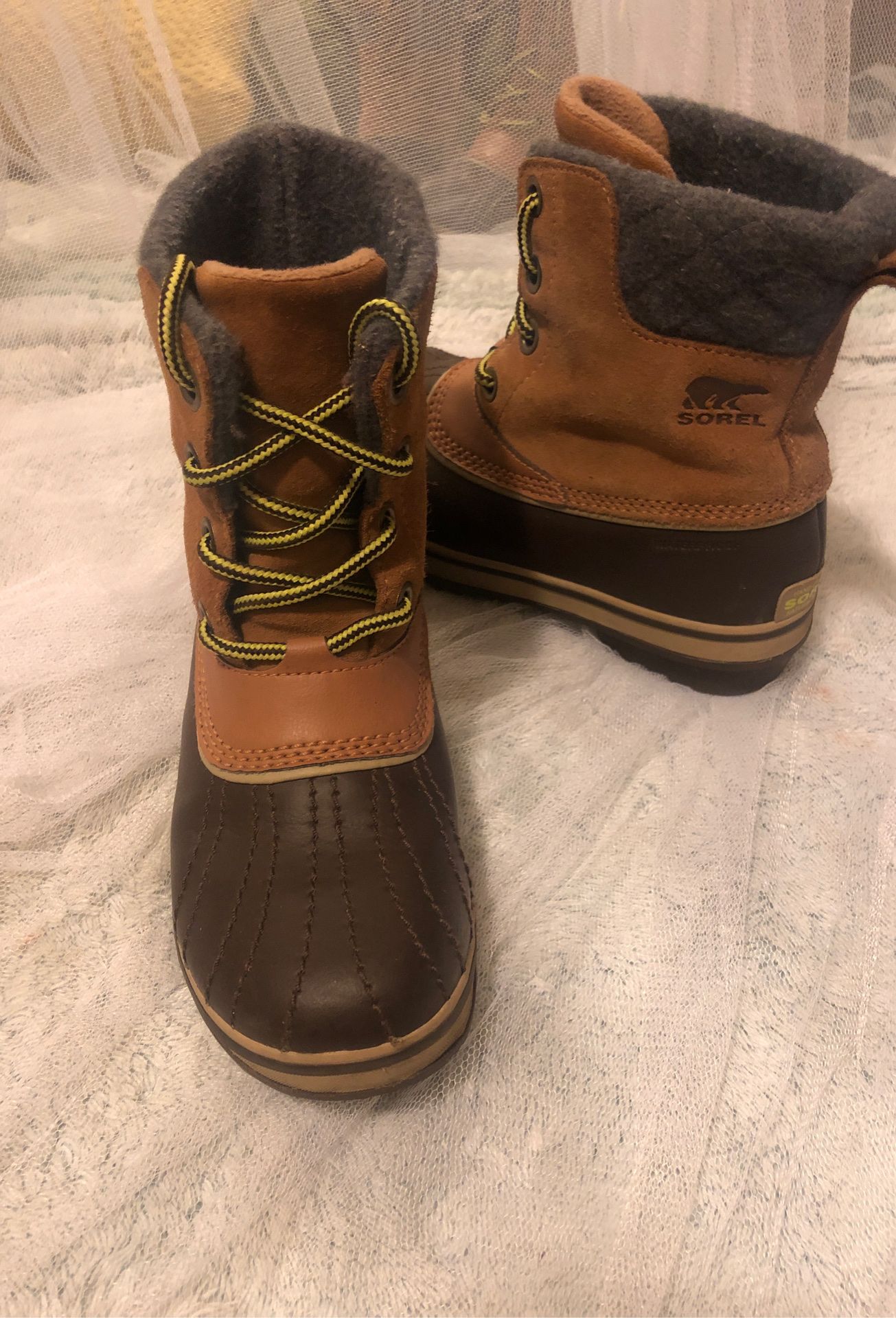 Sorel boots kids size 4