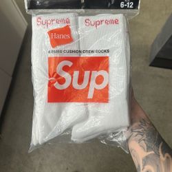 Supreme Hanes Crew Socks 4 Pack 
