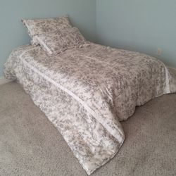 Ralph LAUREN Saint Honore Toile Grey Comforter  Full/queen 