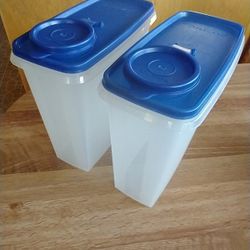 Like New Tupperware Stir And Pour Containers (2)