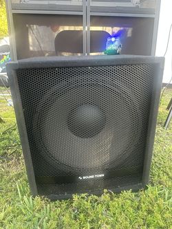 Dj subwoofer 18inch excellent Bass 2400watts firm on price most ready to pick up before msg me ty