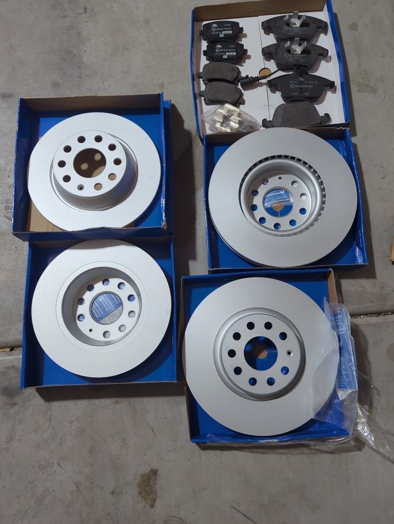 VW Tiguan R-line Pads And Rotors 2018