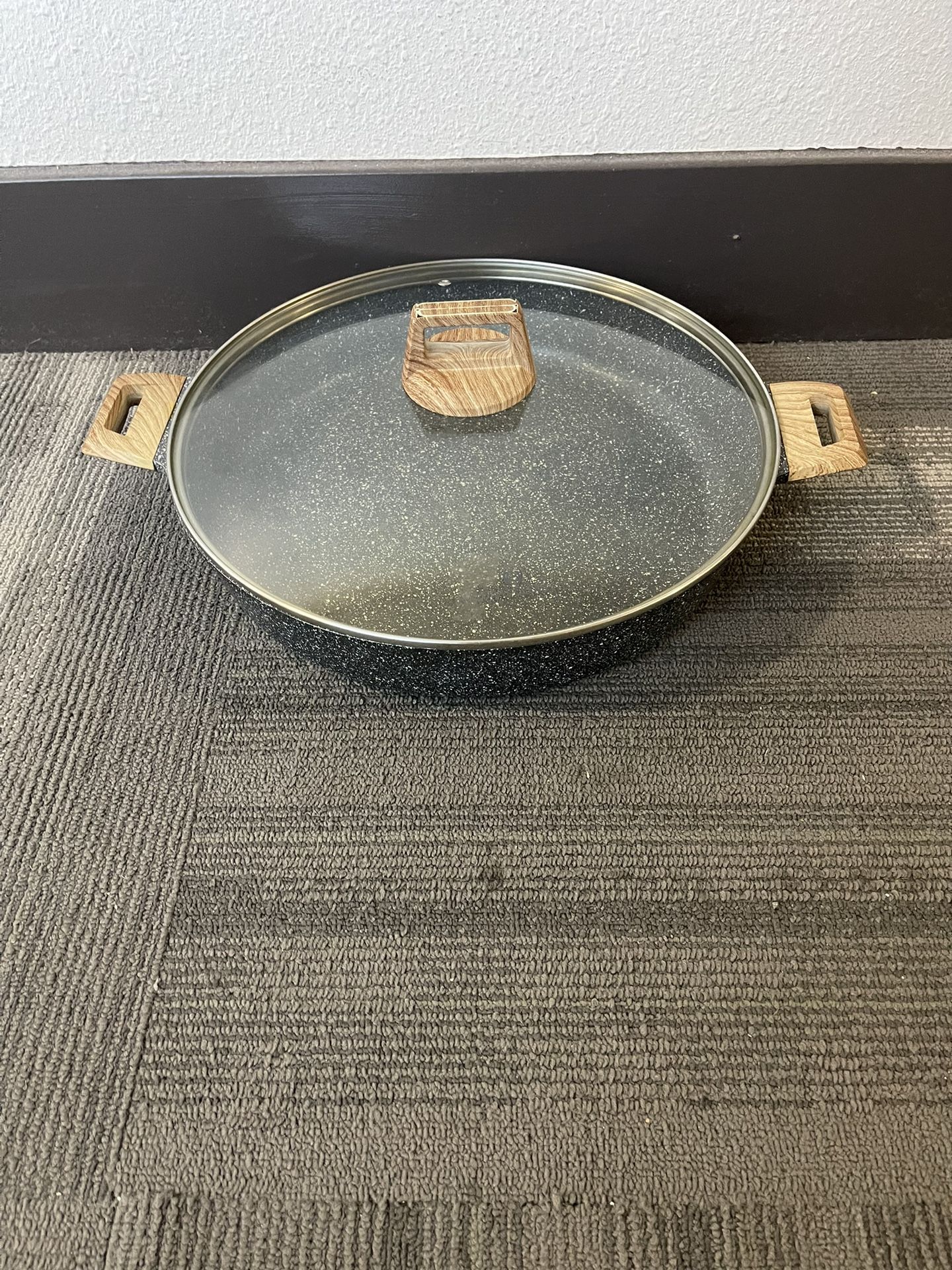 Large Non-Stick Pan With Glass Lid