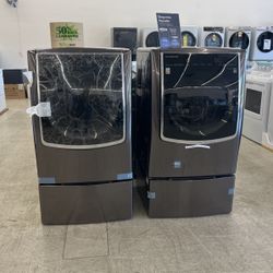 LG Signature Mega Capacity Front Load Washer And Dryer 
