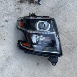 2016 Chevrolet Tahoe Right Headlight