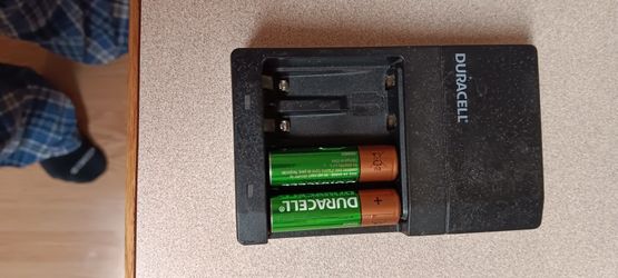 Duracell Nimh Battery Charger AA  Comes  With 2 Battery AA