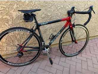 Giant TCR c3 road bike (M)