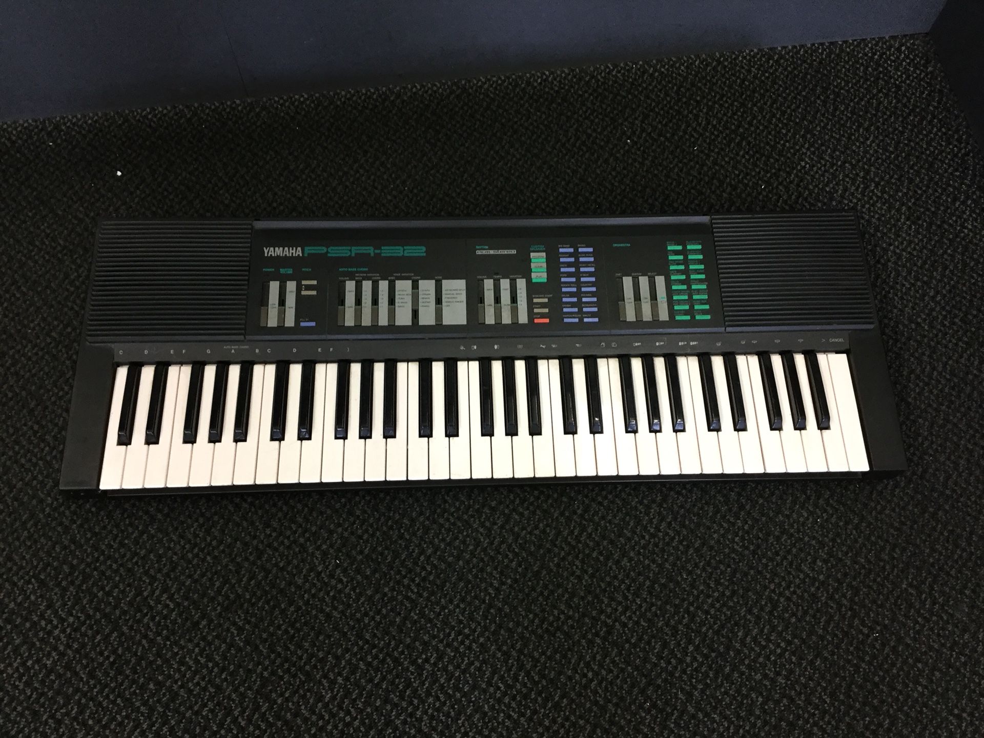 Yamaha PSR-32 Keyboard (LIN008454)