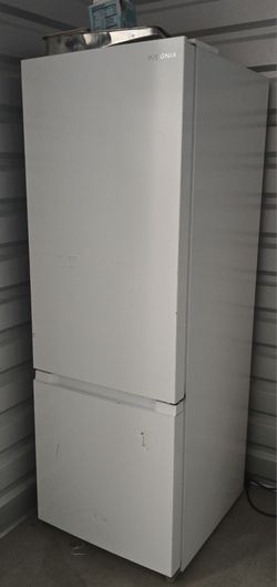 Insignia 11.5 Cu. Ft. 24inch wide white Bottom Mount refrigerator and freezer