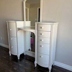 Hampton Vanity Desk with Mirrored Towers