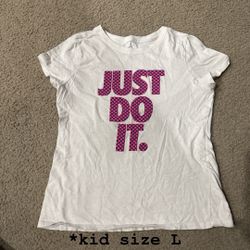 Nike Tshirt Kids Size L