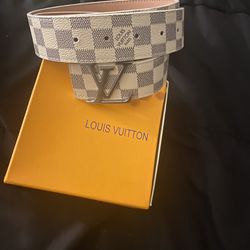  Louis Vuitton leather belt