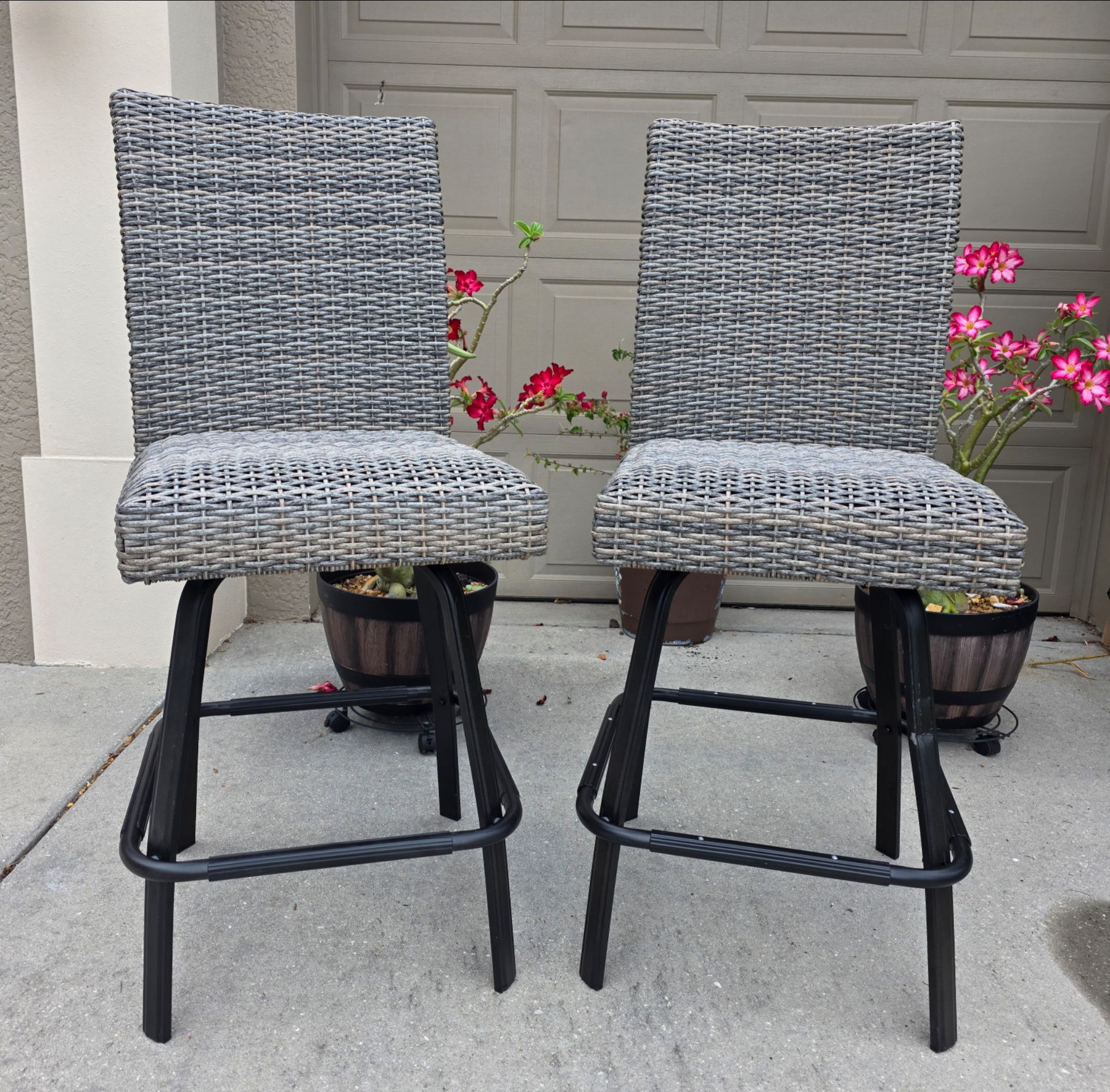 Set of 2 Outdoor Swivel Bar Stools - Bar Height Patio Chairs with Wicker Padding