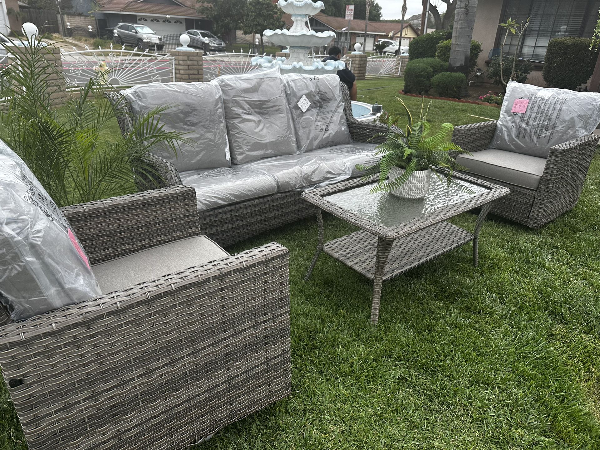 4 pcs new patio set