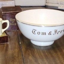 Vintage Tom & Jerry  Elegant 6 Cups & 1 bowl Set new
