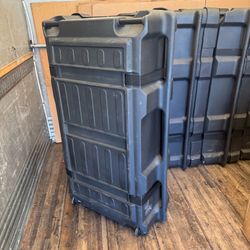 LARGE HEAVY DUTY DISPLAY SHIPPING CASE - WHEELED $120 each