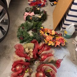 Lot of 6 Thanksgiving, Christmas, July 4 wreaths