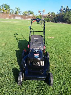 Lawnmower Craftsman Platinum Self-Propelled Briggs and Stratton Engine