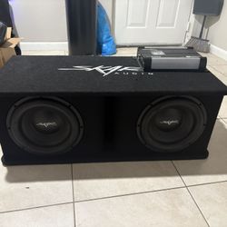 Dual Skar Audio subwoofers/Amp